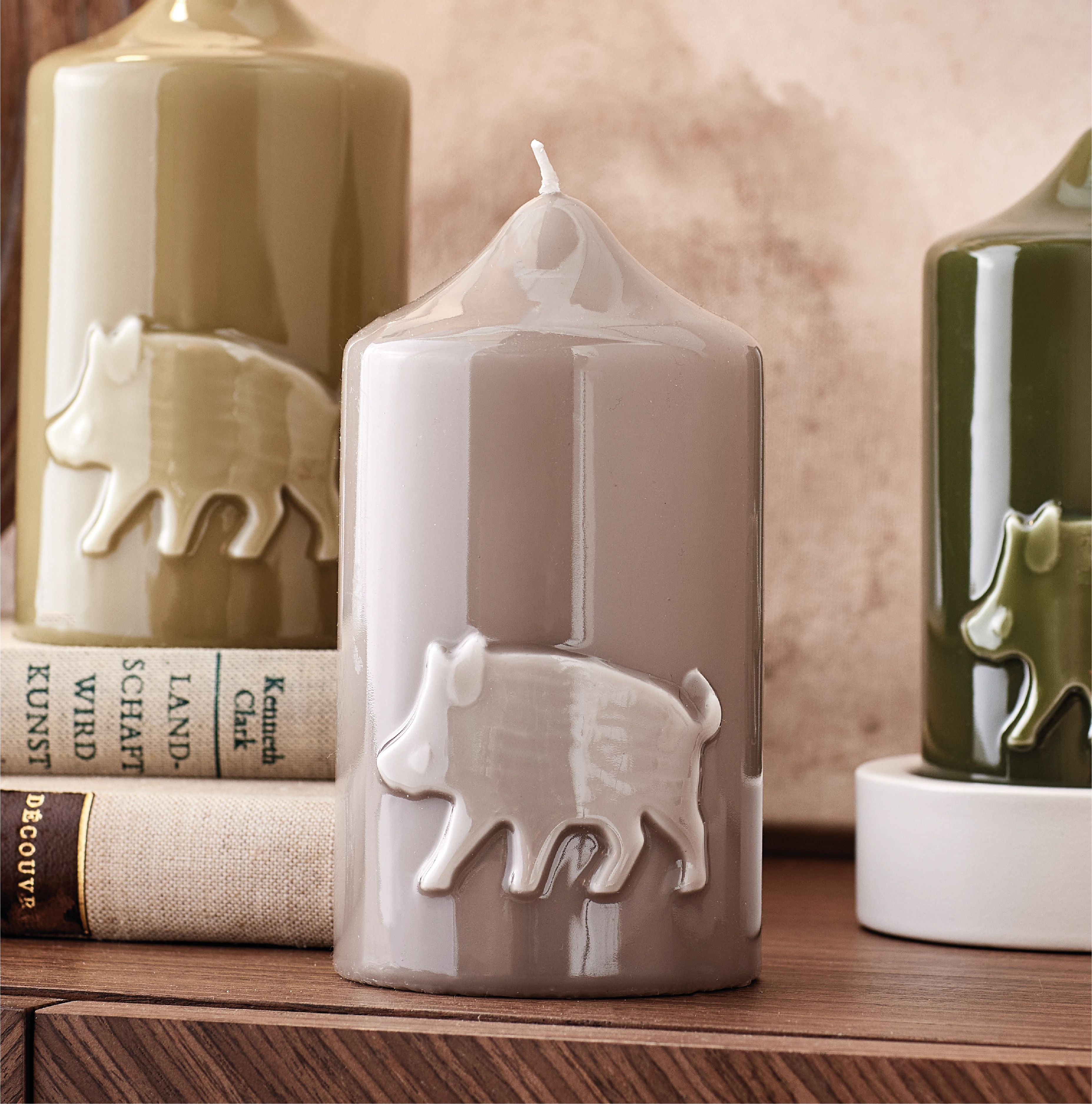 Stumpenkerze mit Wildschwein Glanz-Lack