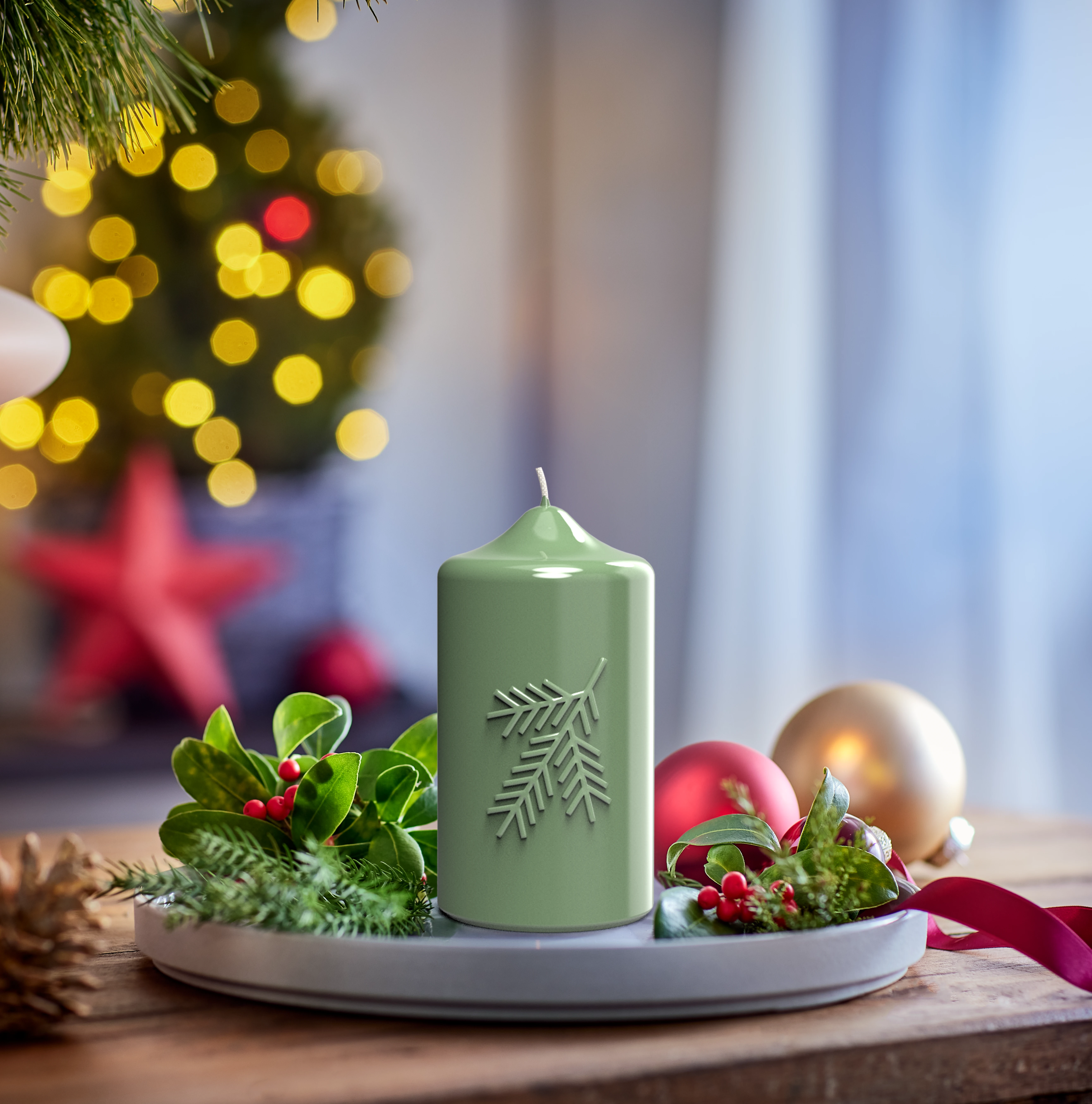 Stumpenkerze mit Tannenzweig Glanz-Lack